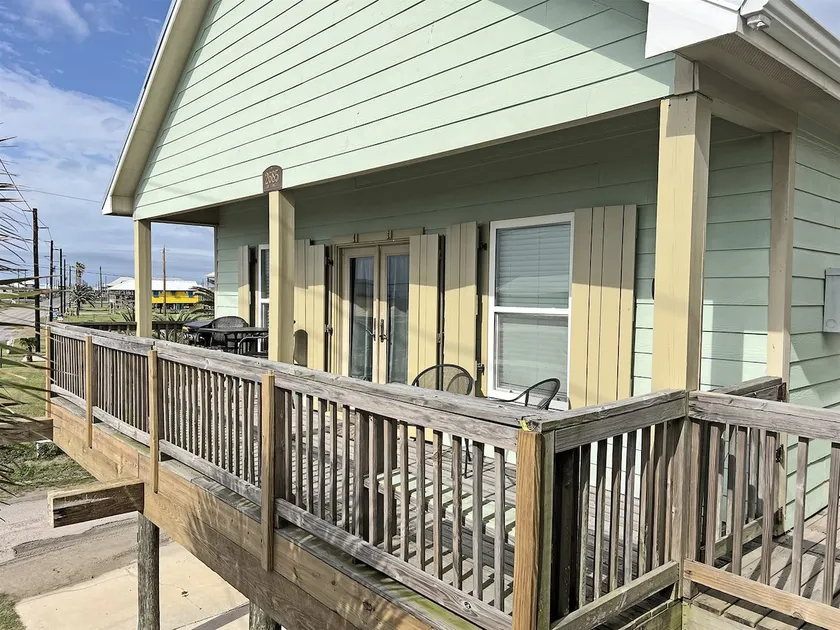 Y-Knot Walk to Beach Pet Friendly Gated Deck - Image 1