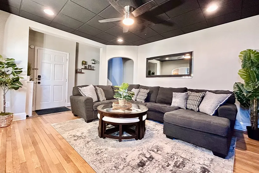 Modern Philly Suburb Townhouse - Image 1