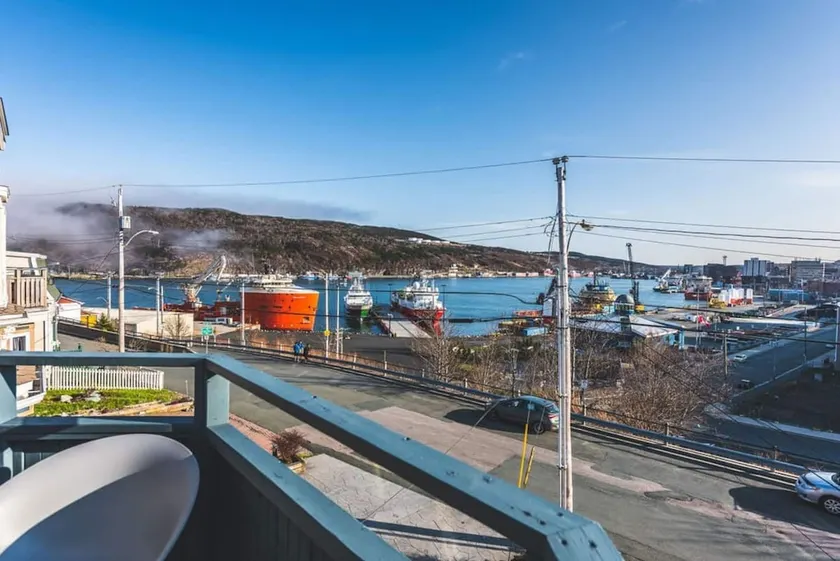 Harbour View Hitch 2BR w Parking & Deck - Image 1