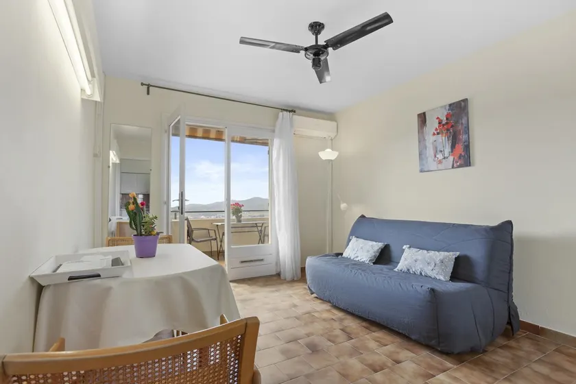 Appartement 'Le Mas Berliat F2 N°14' avec vue sur la mer, Wi-Fi et climatisation - Image 1