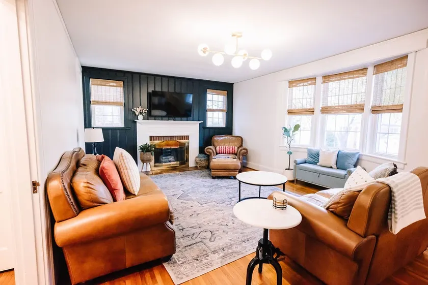 Spacious 4BR w Fire Pit * Midweek Stay Discounts* - Image 1