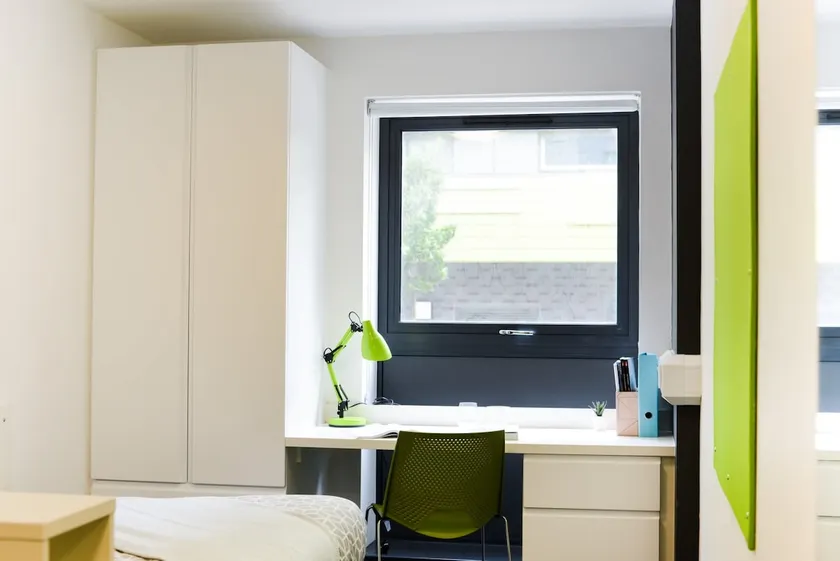 Studios near St James Park - Image 1