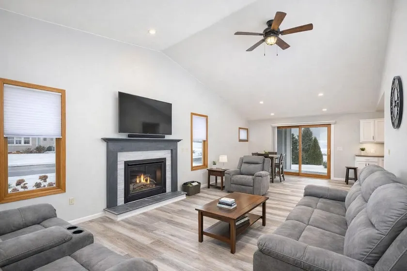 Stylish Townhouse w/ Patio & Free Parking - Image 1