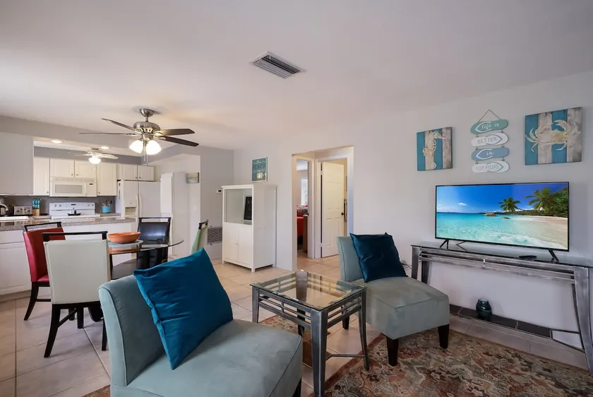 Steps from Holmes Beach, Grill, Hot Tub & More - Image 1
