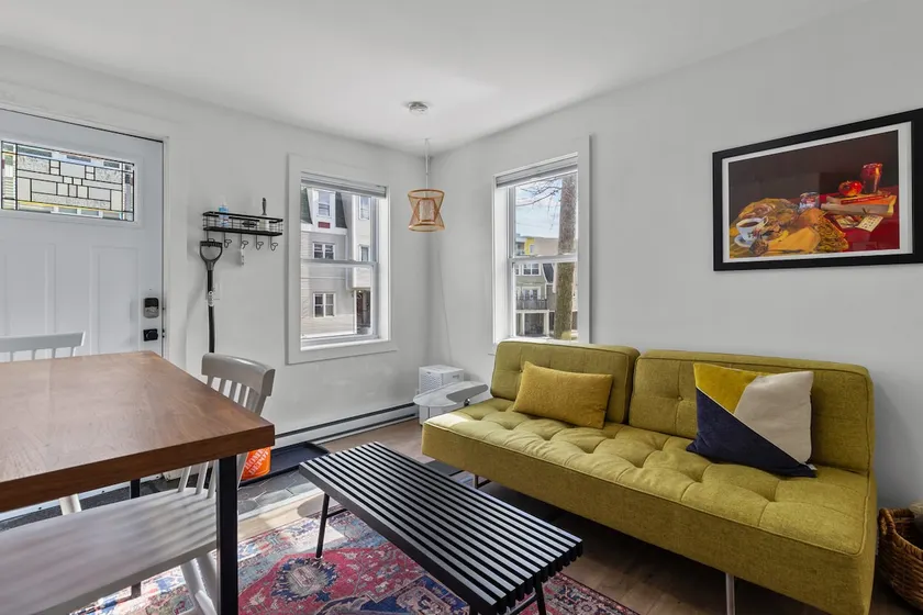 Queens Suite 1BR Free Parking - Image 1