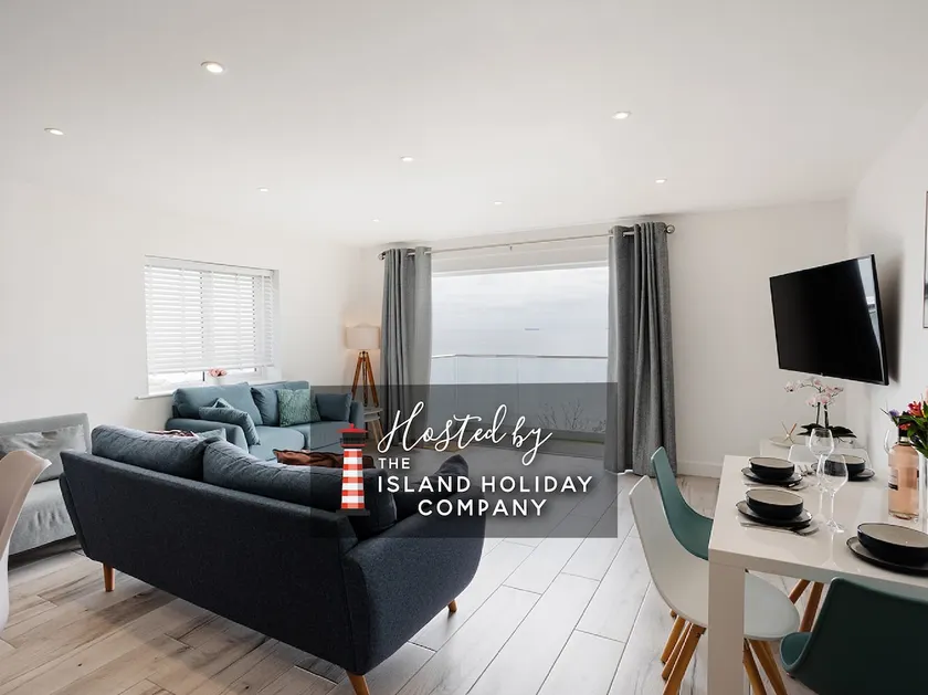 The Bay-Luxury Sandown Bay Clifftop - Image 1