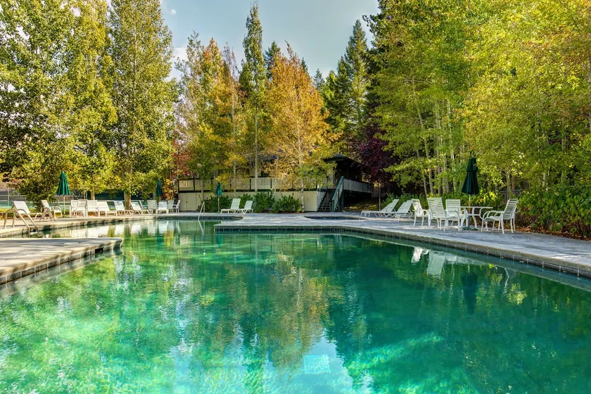 Warm Springs Ski Way Home | Pool, Tennis, and More - Image 1