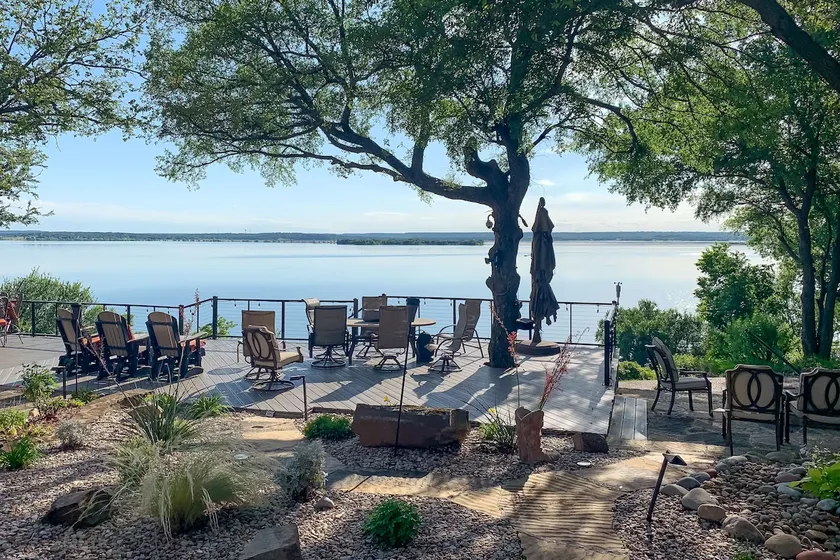 Lakefront Estate: Stunning Views, Deck, Bar & Dock - Image 1