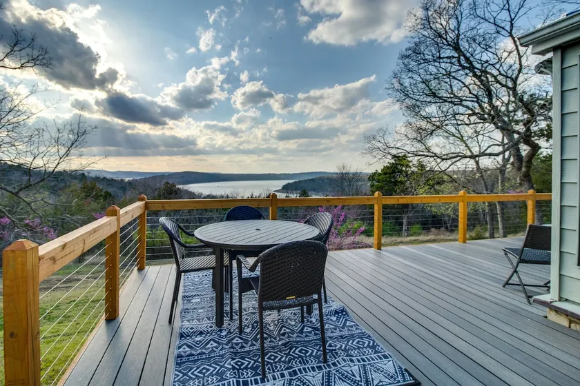 Henderson Cabin w/ Deck & Scenic Lake Views! - Image 1