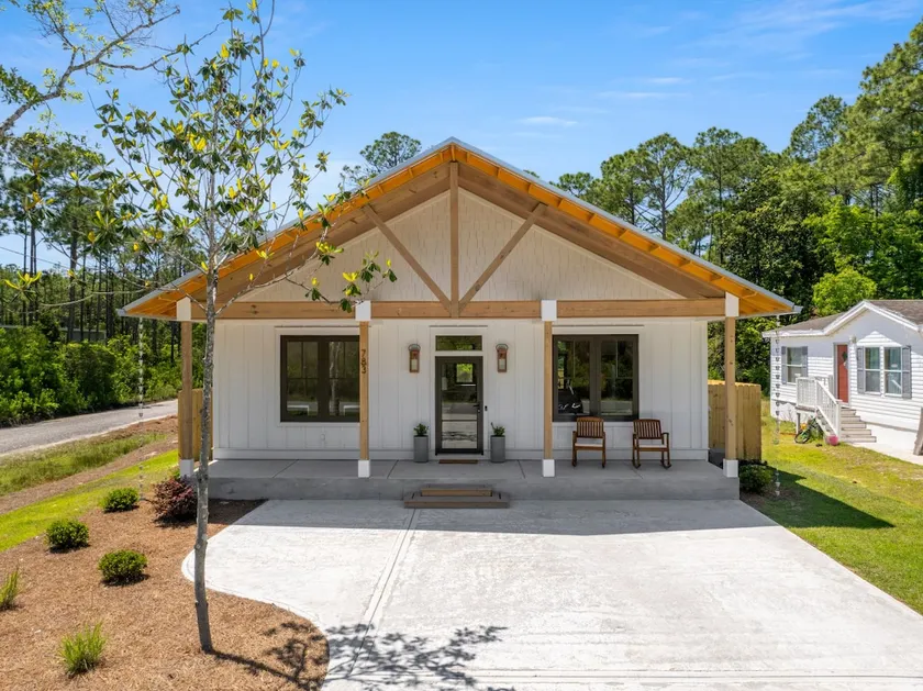 Luxury | Fenced Yard | Pine & Pearl | Near Bay - Image 1