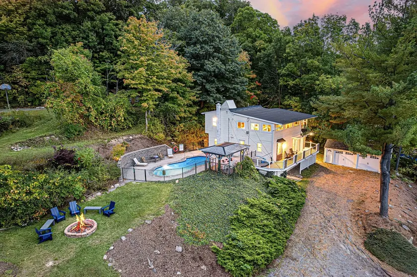 Lakeside Fun- Hot Tub-Theater-Fenced Yard, Arcades - Image 1