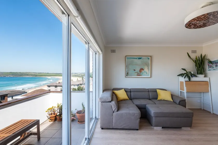 Stunning Maroubra Beachview Apt with Parking - Image 1
