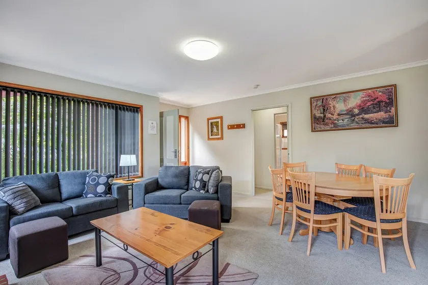 Camelia Place, Bright - Image 1
