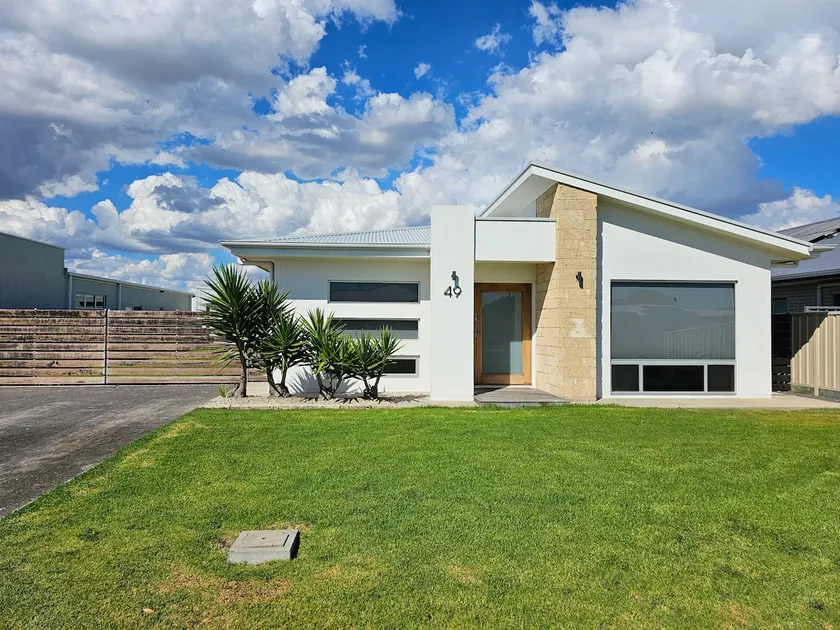 No 49 - 49 Robe Street - Image 1