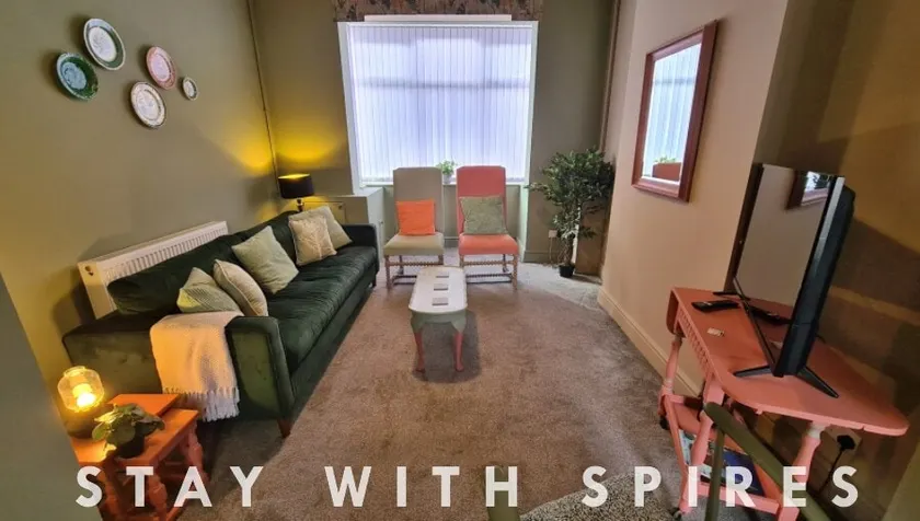 Jasper's a cosy comfortable 4 bedroom house in Meir close to Trentham Gardens - Image 1