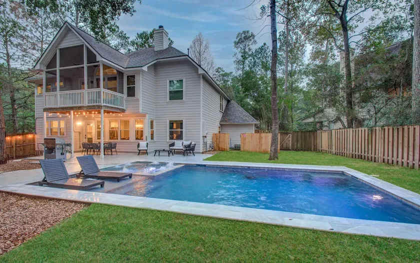 Luxury Mansion Dream Home - 6 Bed, Pool, Grill - Image 1