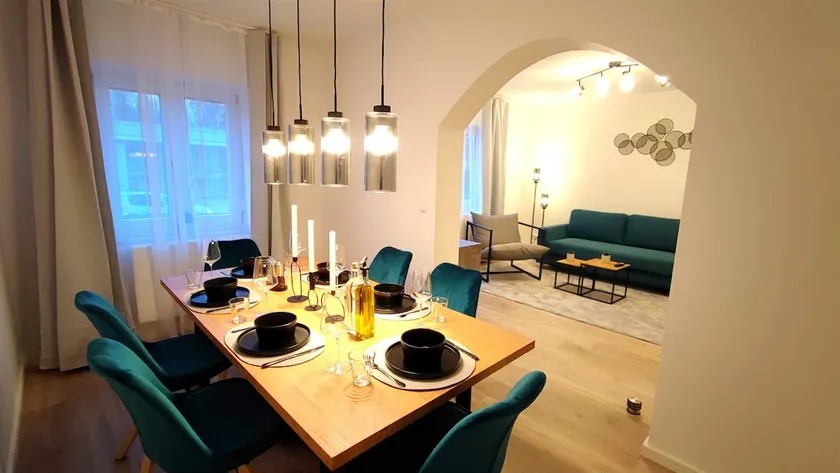 Homely Stay - Urban Oasis Apartment 9 - Image 1