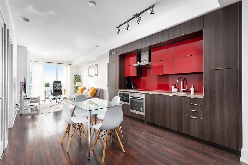 Gorgeous 2BR | 2BA | CN Tower & Lake View - Image 1