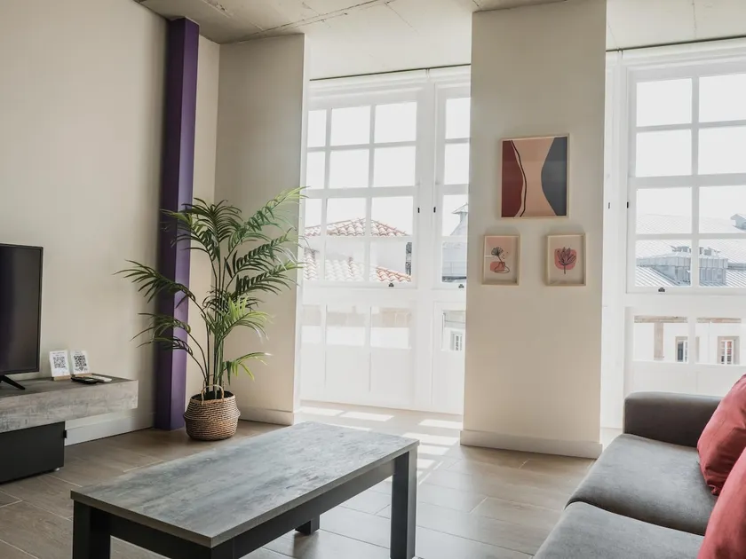 Miss Tic Calle Real, Purple Apartment - Image 1