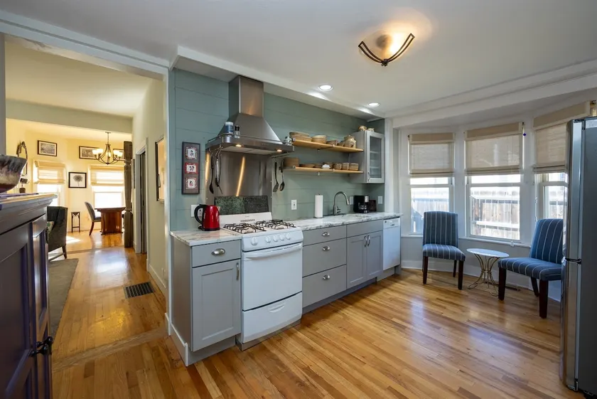 Alford's Artisan Nook - Image 1