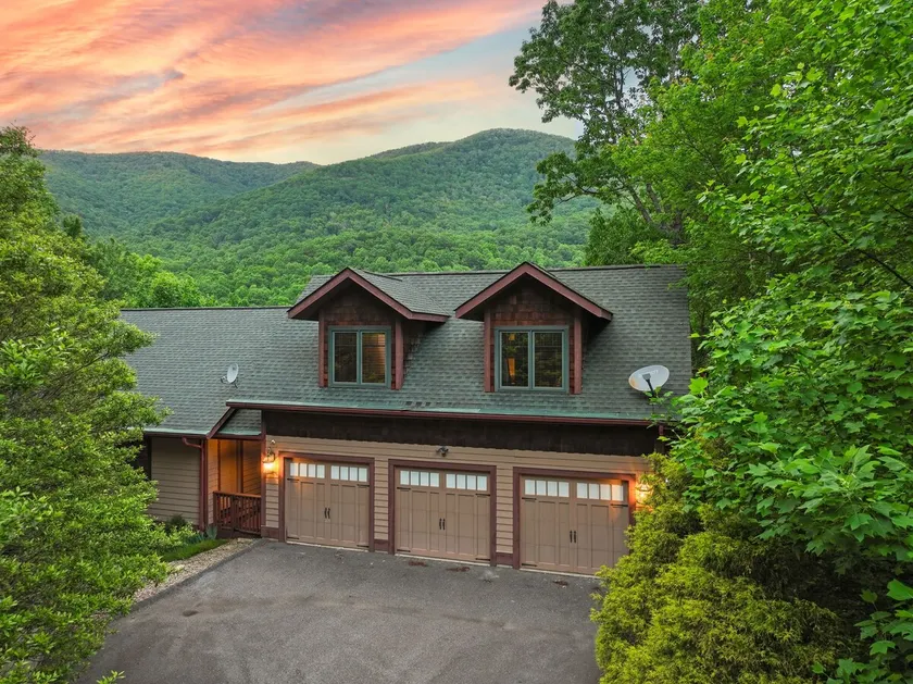 Stunning Mtn Views Hottub Movie Theater Game Room - Image 1