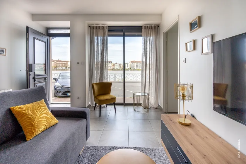 Air-conditioned 2-room apartment Le quai 391 - Image 1