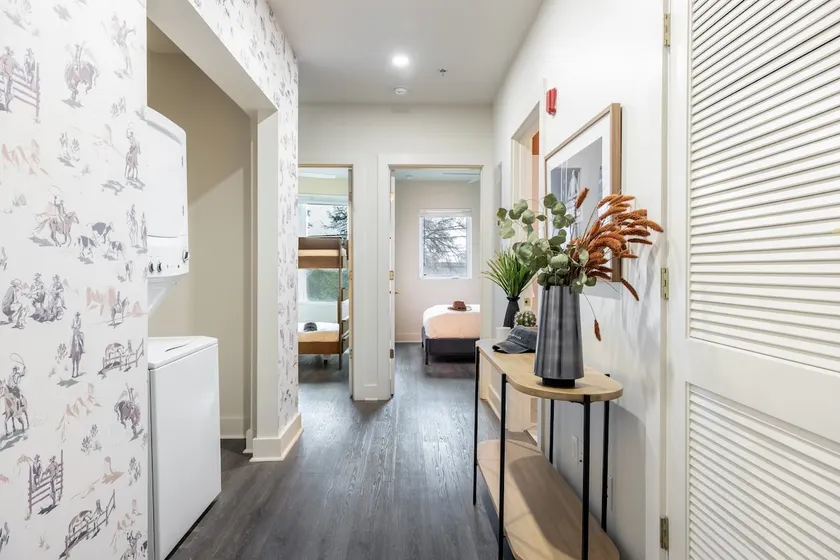 Outrider | Music City Penthouse Sleeps 22 - Image 1