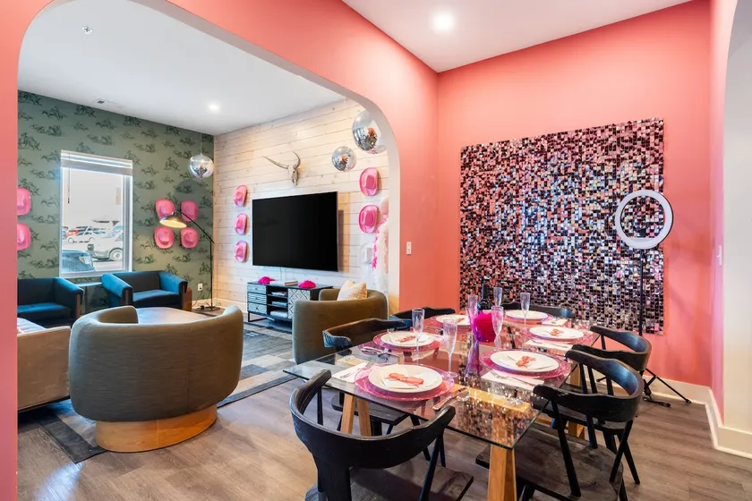 Luxe Bachelorette Retreat | Sleeps 24 5MIN from DT - Image 1