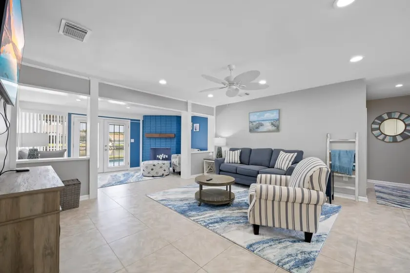 Waterfront home w/ pool & private dock - Image 1