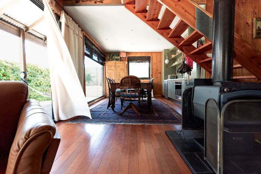 Rustic Barn by the Bay: Family Beachside Getaway - Image 1
