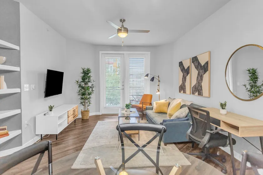 Southtown Standard•Free Parking•Pool/Gym•Riverwalk - Image 1