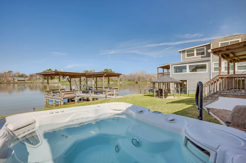 Sunset Cove Lakefront Rental w/ Private Dock! - Image 1