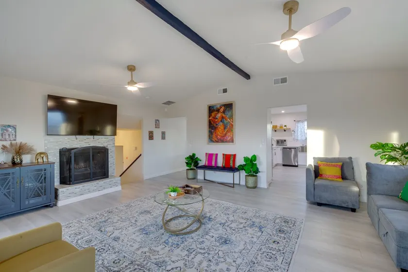 'the Maharaja Retreat' w/ Hot Tub & EV Charger! - Image 1