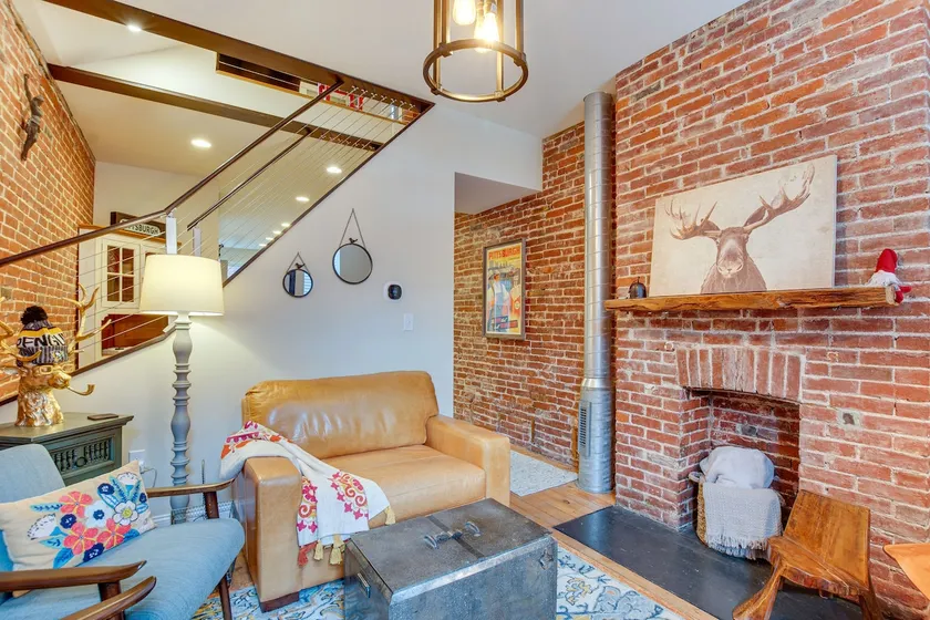3 Mi to Dtwn: Charming Row House in Pittsburgh - Image 1
