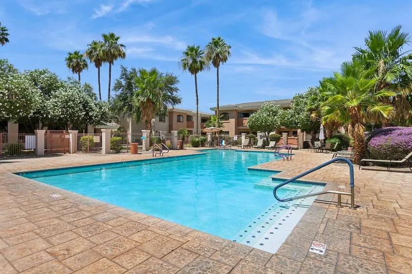 Desert Gem; 1BR Condo Near Stadium & Westgate - Image 1