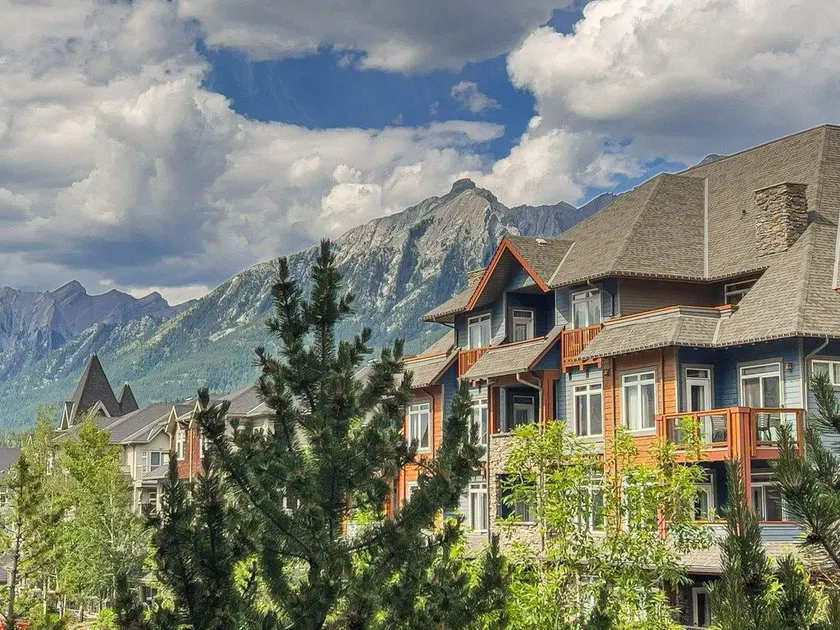 Gorgeous Mountain Condo - Pool & Hot Tub - Image 1
