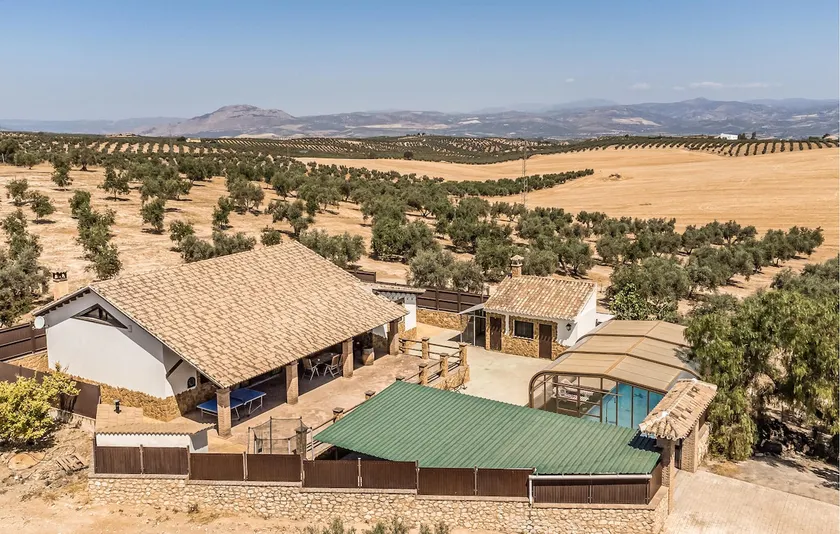 Gorgeous home in Salar with WiFi - Image 1