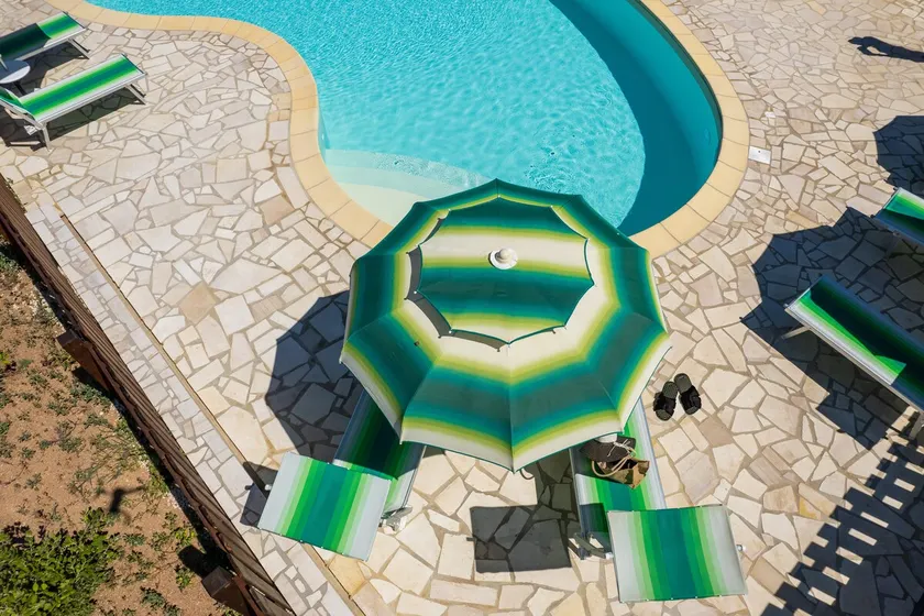 Casa Lentischio Apartment with Sea View, Shared Pool, Terrace, and Wi-Fi - Image 1