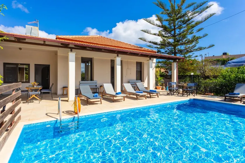 Villa Maro Large Private Pool AC WiFi - Image 1