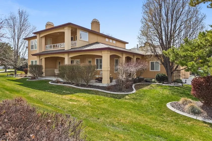 Immaculate Home w/ Breathtaking Views & Fireplace - Image 1