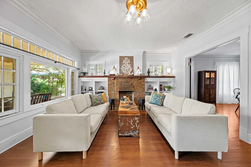 Mistletoe Heights- Classic 5-Bed Retreat - Image 1