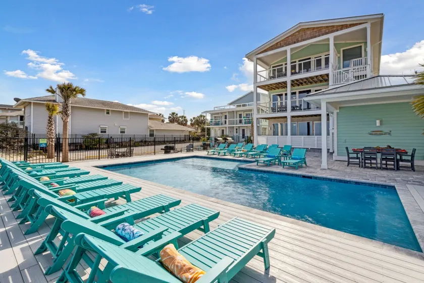 Ocean Lookout 1 - Heated Pool, Beachfront Deck, Stunning Ocean Views - Image 1