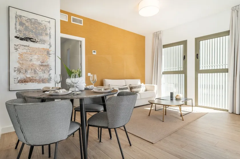 Vibrant apartment with terrace | REMS - Image 1