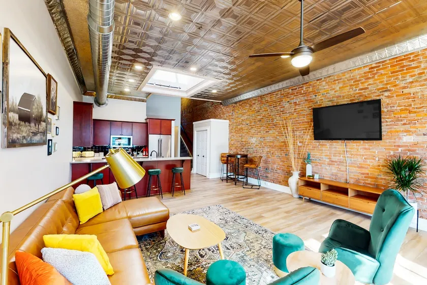 'Downtown Delight' w/ Patio! 1 Mi to Ball State - Image 1