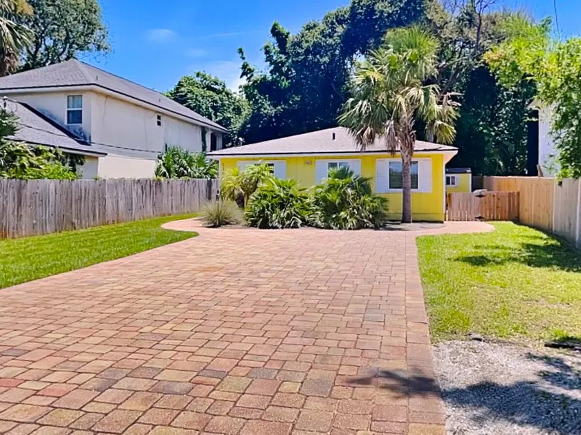 Sun Kissed Cottage - Image 1