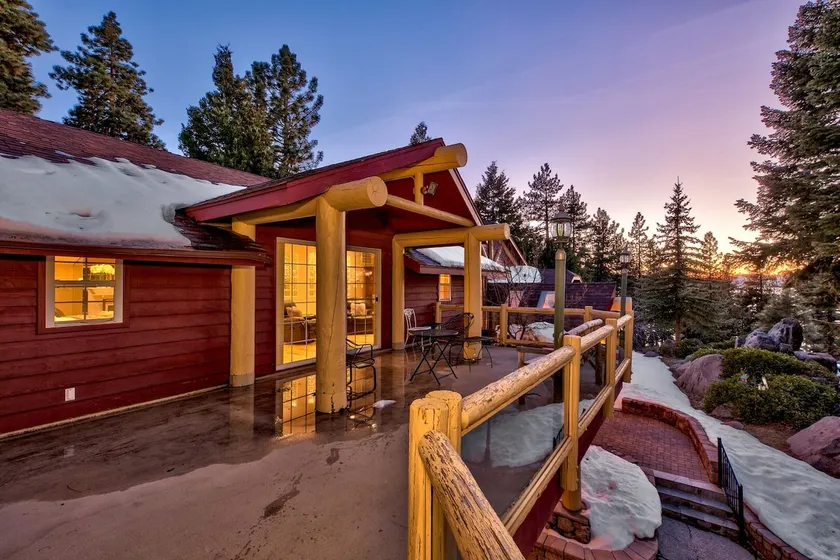 Luxe141 Spacious Luxury Log Cabin - Image 1