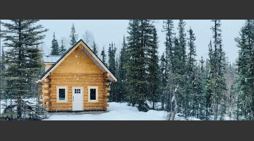 Luxury Log Cabin with Water & Bath - Image 1