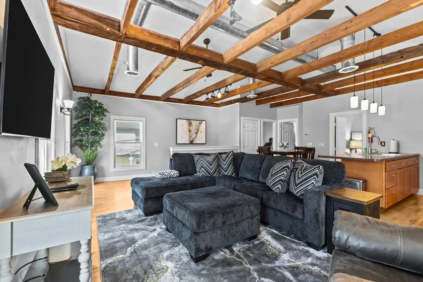 Rustic Charm 2BR Downtown Burl. - Image 1