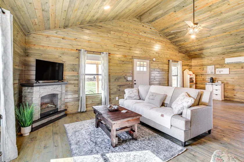 Cozy Mississippi Cabin w/ Covered Porch & Grill! - Image 1