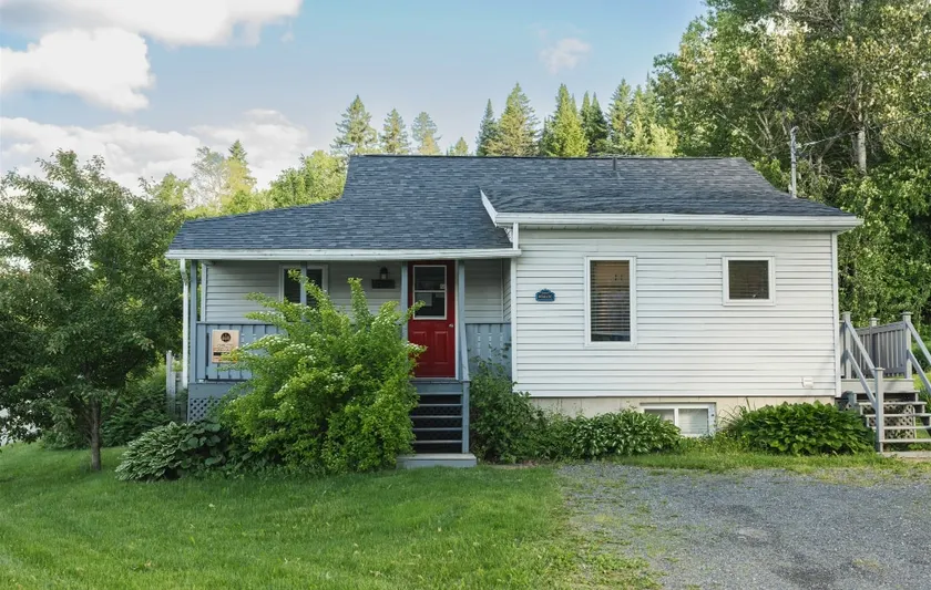 Lighthouse cottage with hot tub - Image 1